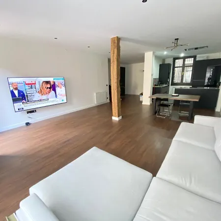 Center Apartment *